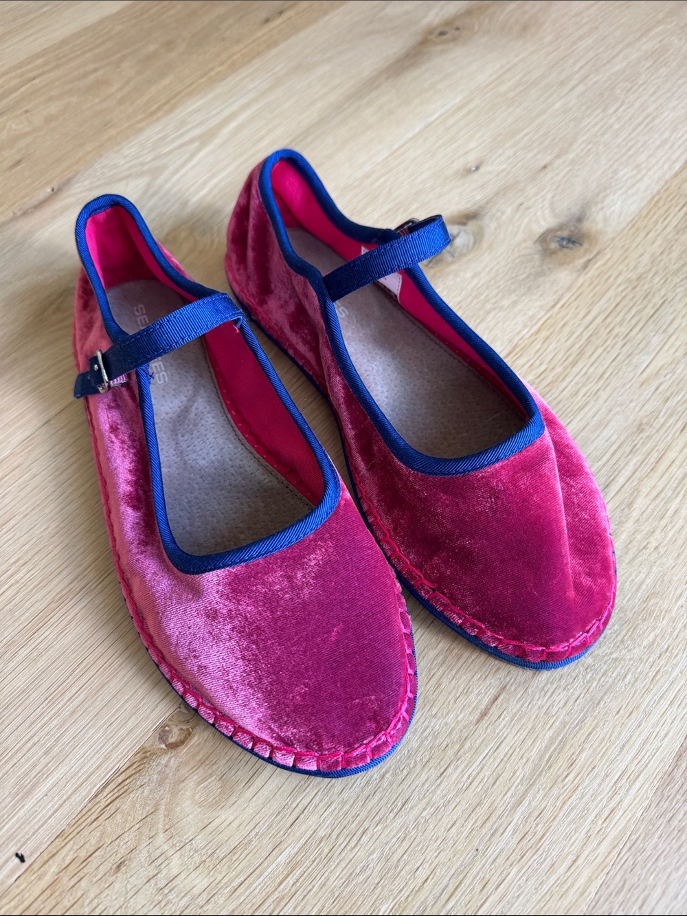 Carlyle Pink Velvet Mary Jane Flats with Navy Trim - cotton candy size 10 - Picture 3 of 11